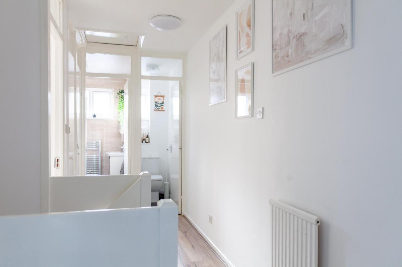 Arte Stays - 3-Bedroom Bright House London, Haggerston, Garden, Parking, 8 Min Walk To Haggerston Station, Weekly Or Monthly Stays, Serviced Accommodation - 7 Guests Екстер'єр фото